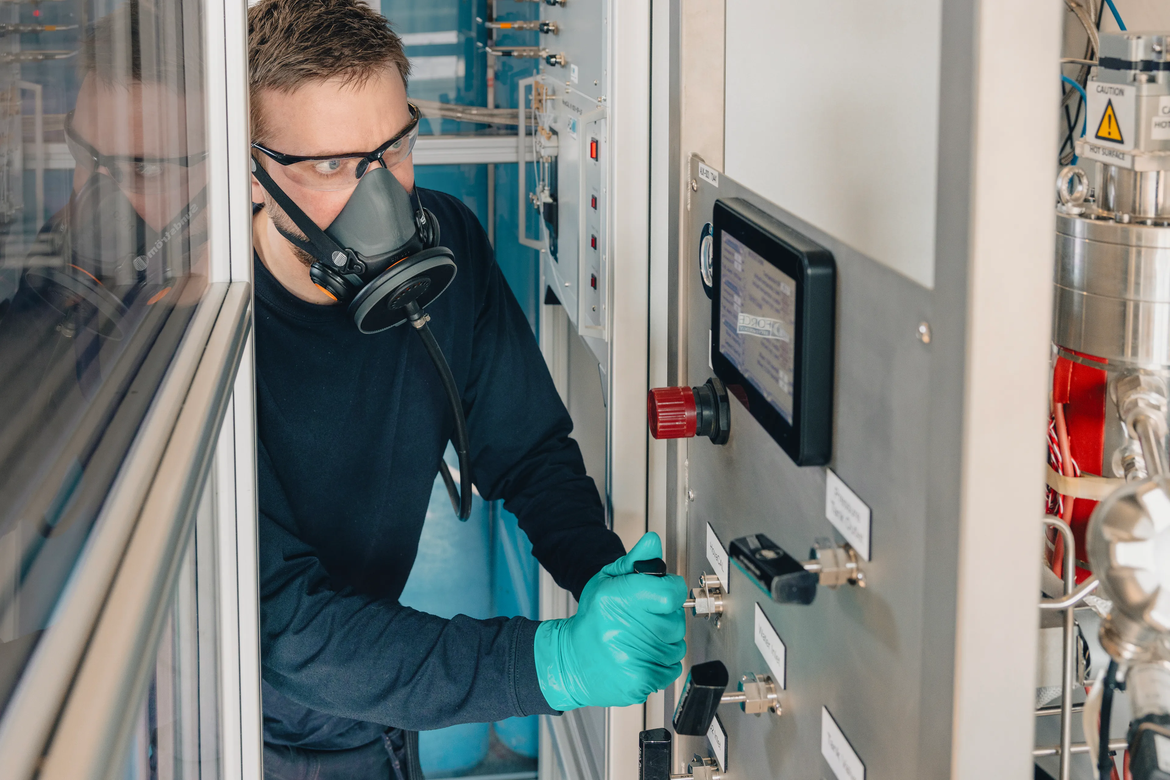 HPHT corrosion testing of materials under controlled CO₂ conditions.